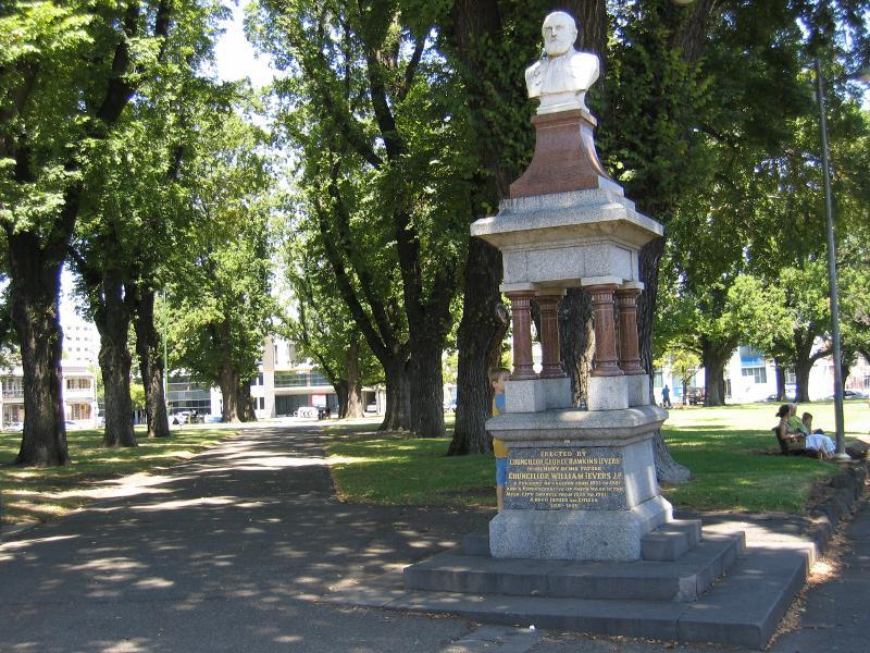 Carlton - Argyle Square and Piazza Italia, Lygon Street and Argyle Place North & South: Memorial statue fronting Lygon St, Argyle Square