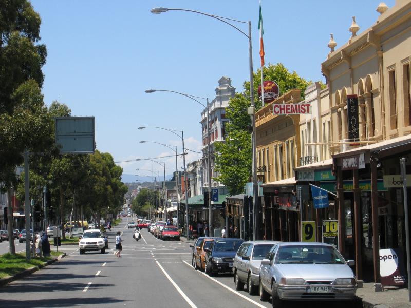 Carlton - Elgin Street: View east along Elgin St between Lygon St and Drummond St