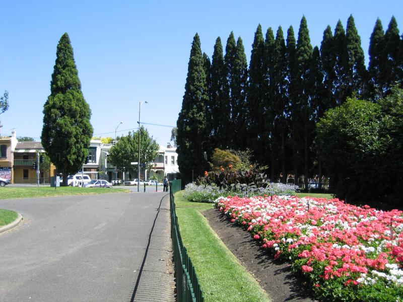 Carlton - Carlton Gardens: Carlton Gardens North, near intersection of Rathdowne St and Grattan St