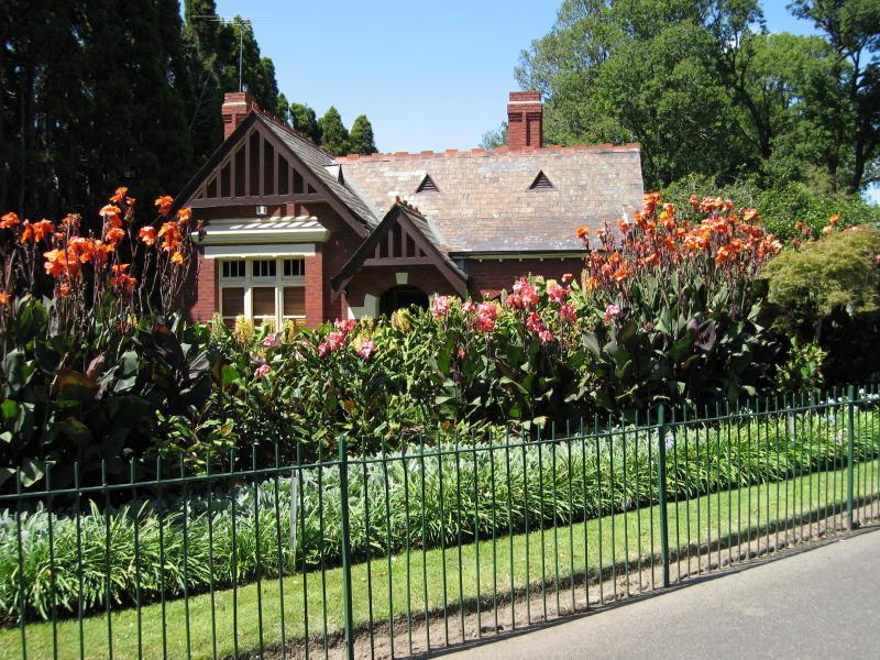 Carlton - Carlton Gardens: Caretaker's Cottage, near corner of Rathdowne St and Carlton St