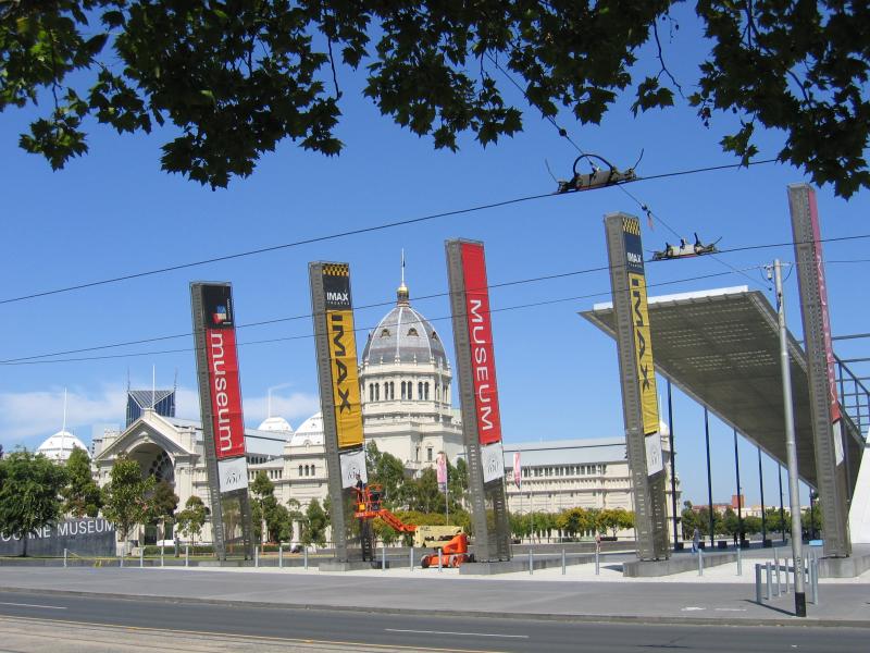 Carlton - Melbourne Museum, Carlton Gardens: View from Nicholson St, west towards museum and Exhibition Building