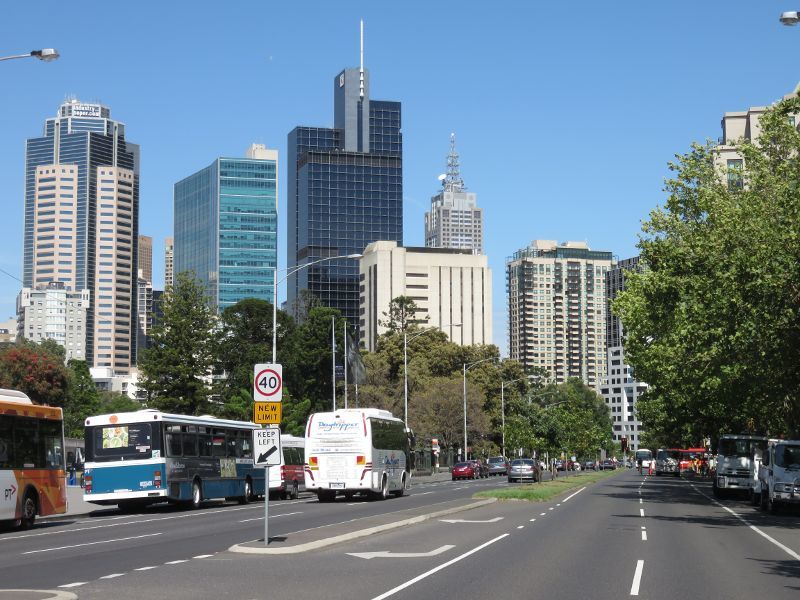 Carlton - Rathdowne Street: View south along Rathdowne St, south of Pelham St