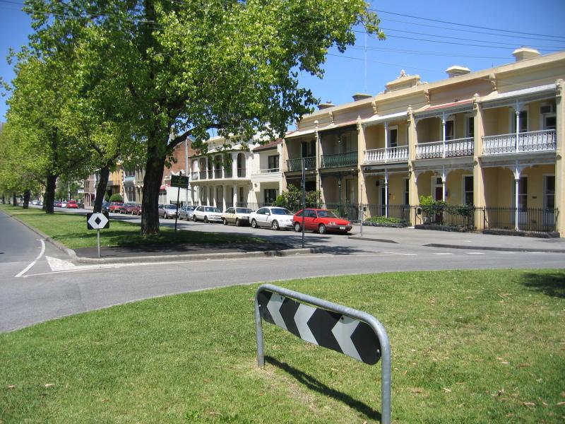Carlton - Drummond Street: View south along Drummond St at Pelham St