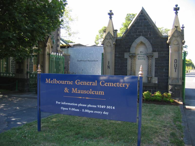 Carlton - Melbourne General Cemetery, College Crescent, Carlton North: Main entrance at College Crescent