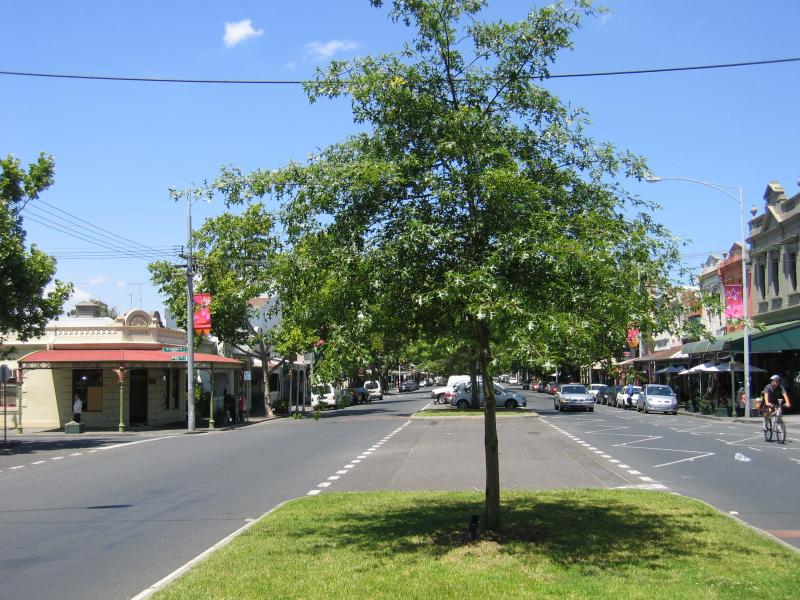 Carlton - Rathdowne Street, Carlton North: View south along Rathdowne St at Newry St