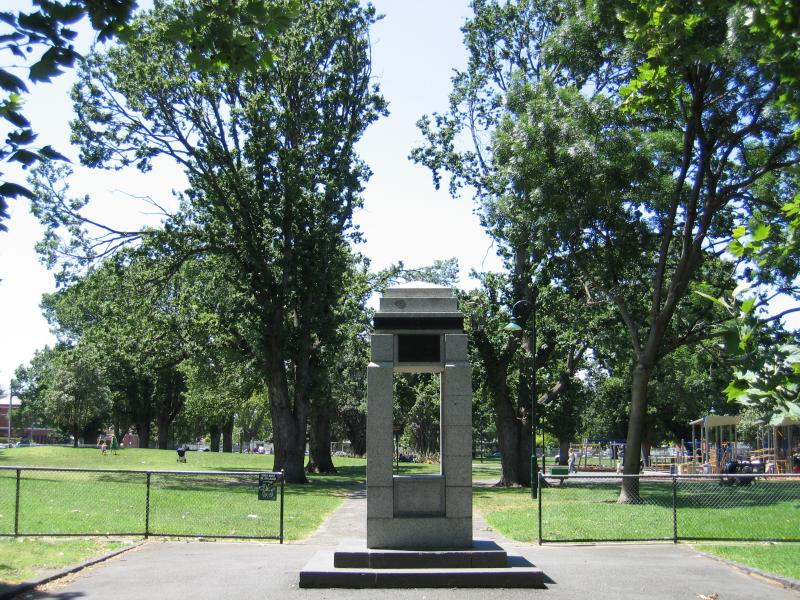 Carlton - Rathdowne Street, Carlton North: View east through Curtain Square from Rathdowne St