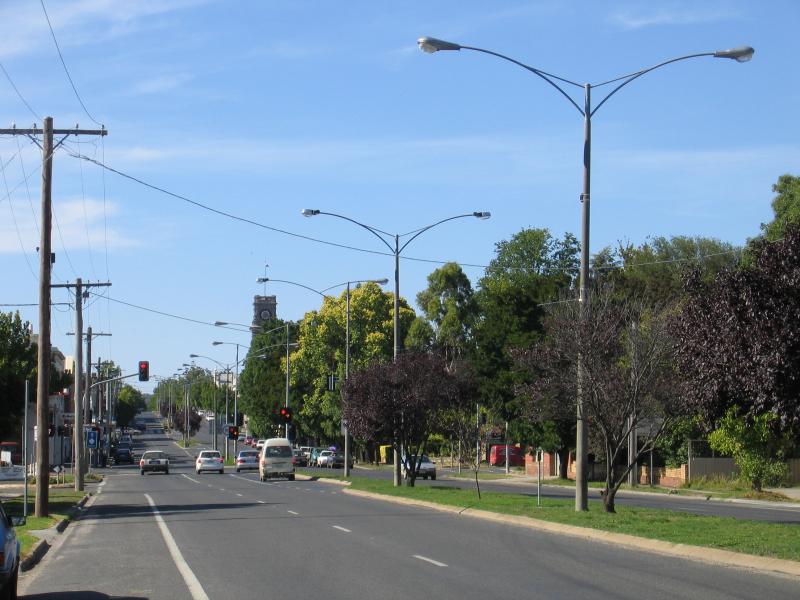 Castlemaine - Shops and commercial centre along Barker, Mostyn and Lyttleton Streets: View north along Barker St towards Forest St