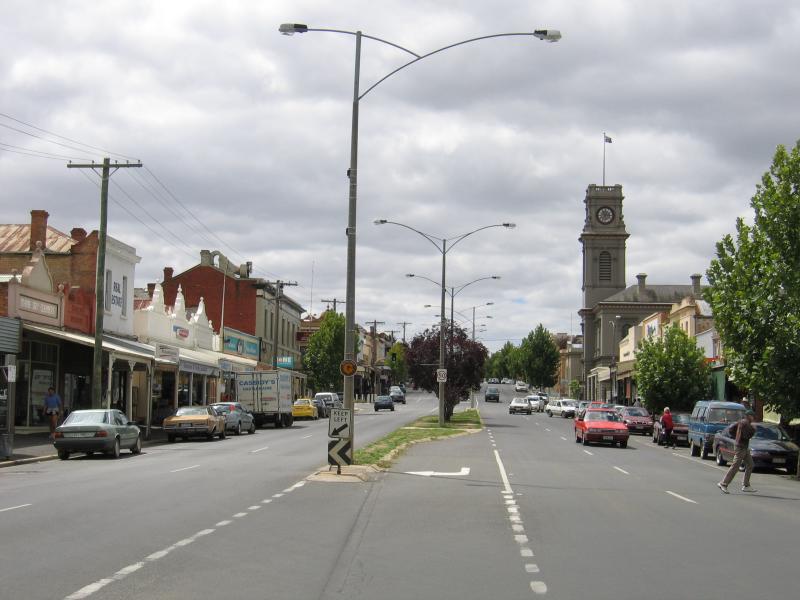 Castlemaine - Shops and commercial centre along Barker, Mostyn and Lyttleton Streets: View north along Barker St at Mostyn St