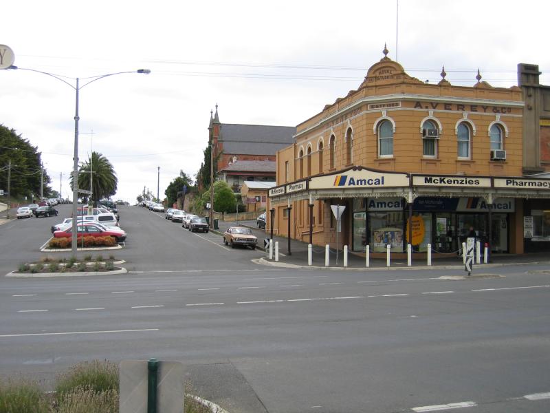 Castlemaine - Shops and commercial centre along Barker, Mostyn and Lyttleton Streets: View west along Lyttleton St at Barker St