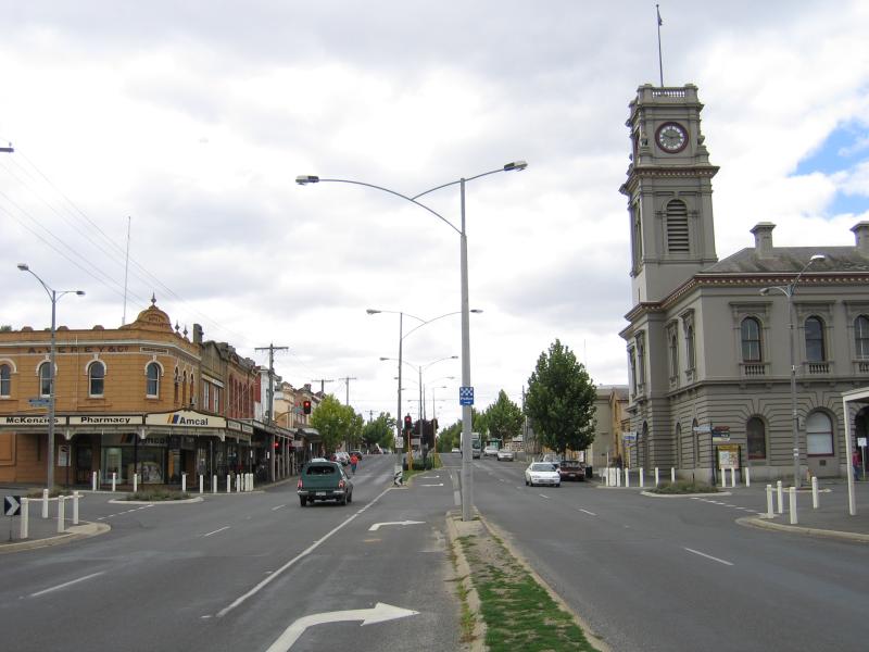Castlemaine - Shops and commercial centre - Barker, Mostyn and Lyttleton Streets - View north along Barker St towards Lyttleton St