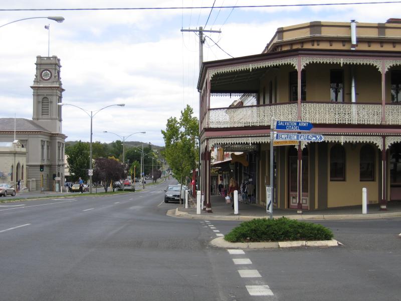 Castlemaine - Shops and commercial centre - Barker, Mostyn and Lyttleton Streets - View south along Barker St at Templeton St