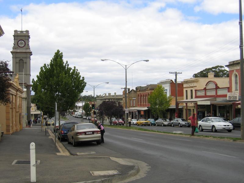 Castlemaine - Shops and commercial centre along Barker, Mostyn and Lyttleton Streets: View south along Barker St at Templeton St