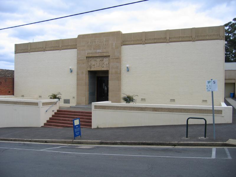 Castlemaine - Shops and commercial centre along Barker, Mostyn and Lyttleton Streets: Castlemaine Art Gallery and Museum, Lyttleton St between Kennedy St and Barker St