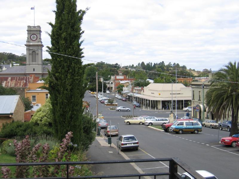 Castlemaine - Shops and commercial centre along Barker, Mostyn and Lyttleton Streets: View east along Lyttleton St towards Barker St and post office