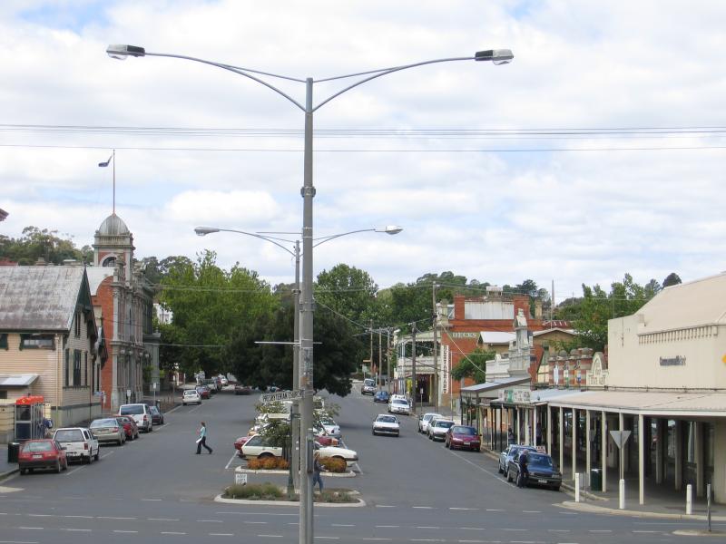 Castlemaine - Shops and commercial centre along Barker, Mostyn and Lyttleton Streets: View east along Lyttleton St at Barker St