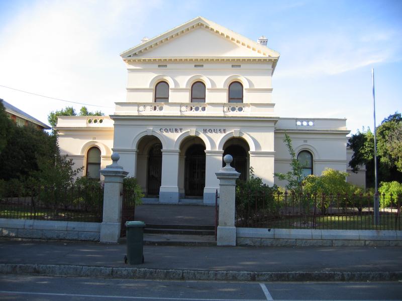 Castlemaine - Shops and commercial centre along Barker, Mostyn and Lyttleton Streets: Court House, Lyttleton St