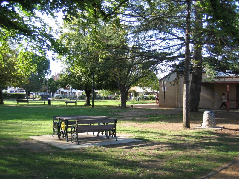 Castlemaine - Shops and commercial centre along Barker, Mostyn and Lyttleton Streets: Gardens, corner Mostyn St and Barker St