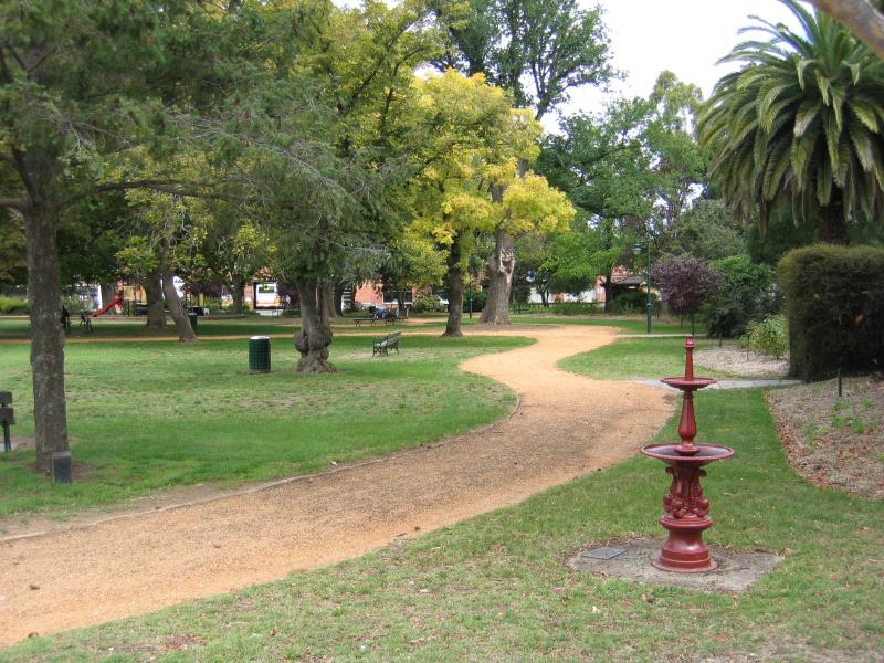 Castlemaine - Shops and commercial centre along Barker, Mostyn and Lyttleton Streets: Gardens, corner Mostyn St and Barker St