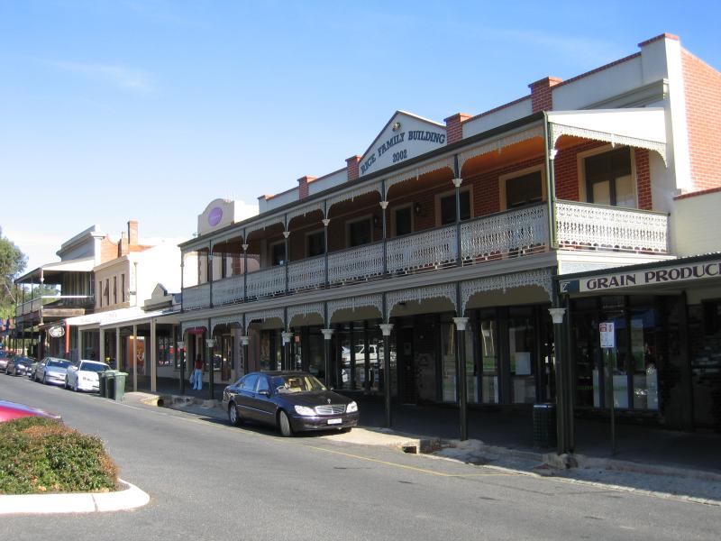 Castlemaine - Shops and commercial centre along Barker, Mostyn and Lyttleton Streets: View east along Mostyn St between Hargraves St and Urquhart St