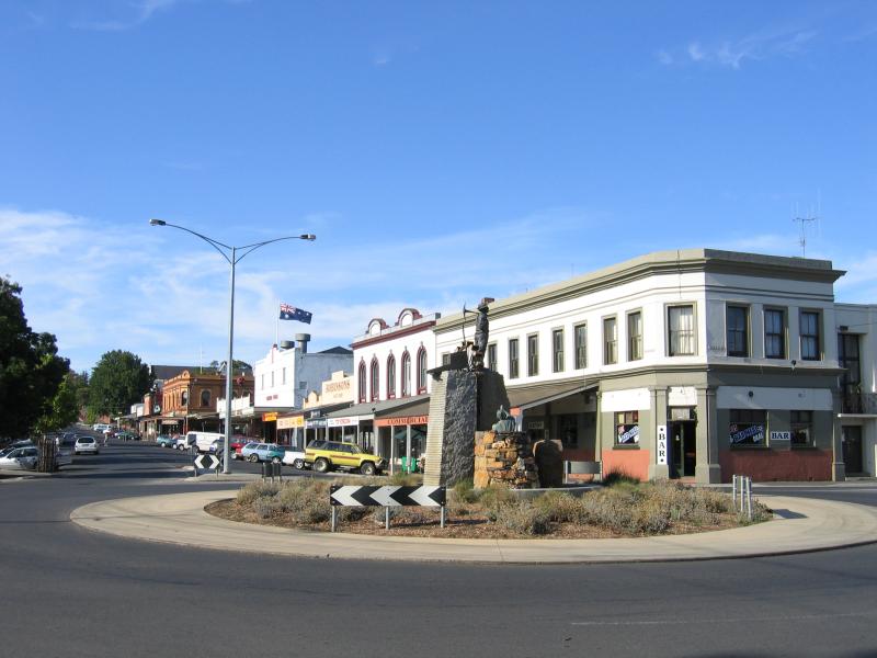 Castlemaine - Shops and commercial centre along Barker, Mostyn and Lyttleton Streets: View north along Hargraves St at Forest St