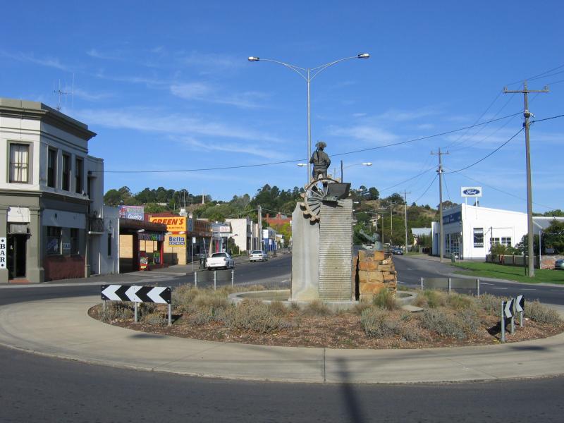 Castlemaine - Shops and commercial centre along Barker, Mostyn and Lyttleton Streets: View east along Forest St at Hargraves St