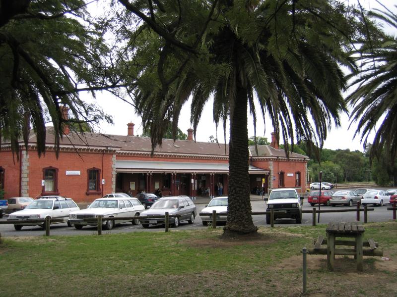 Castlemaine - Castlemaine railway station, Kennedy Street: Gardens beside railway station