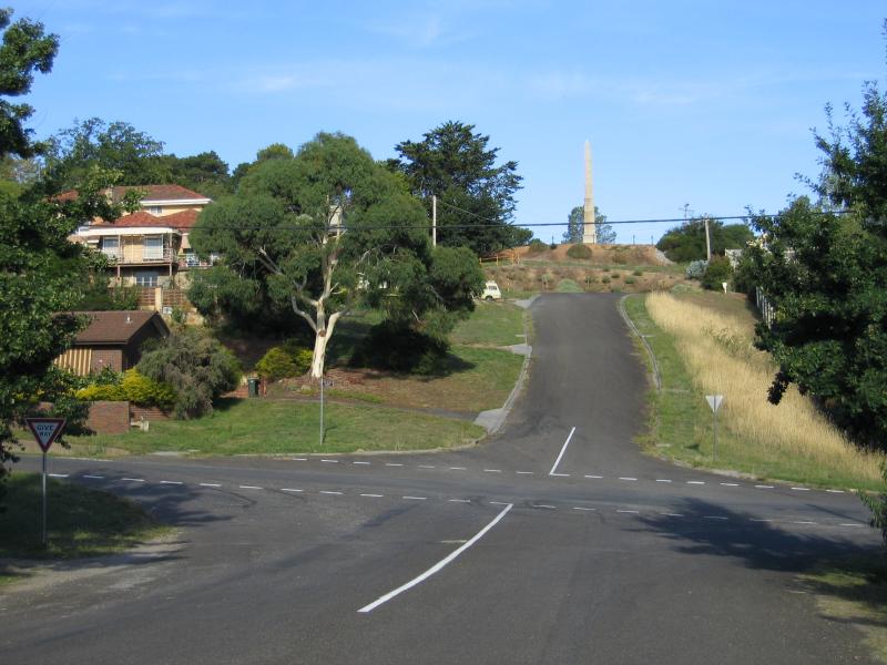 Castlemaine - Burke and Wills memorial, east end of Mostyn Street: View east along Mostyn St towards Andrew St