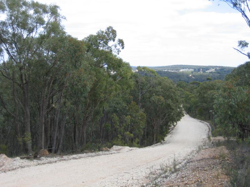 Castlemaine - Kalimna Park: View along Kalimna Tourist Rd