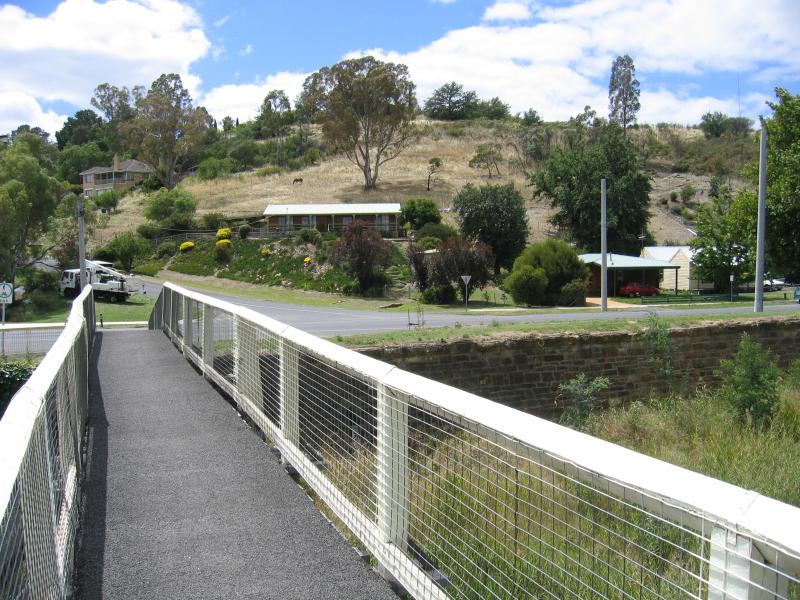 Castlemaine - Around Castlemaine and outskirts: View north along footbridge across Forest Creek towards Andrew St