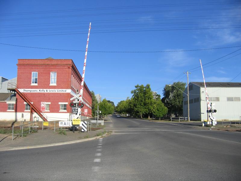 Castlemaine - Around Castlemaine and outskirts: View east along Walker St at Downes St