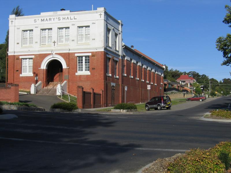 Castlemaine - Around Castlemaine and outskirts: St Marys Hall and Church, Lyttleton St at Hargraves St