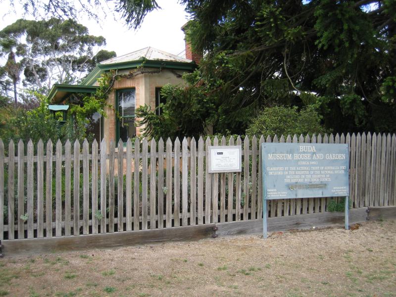 Castlemaine - Buda Historic Home and Gardens, Hunter Street: View of house from Urquhart St