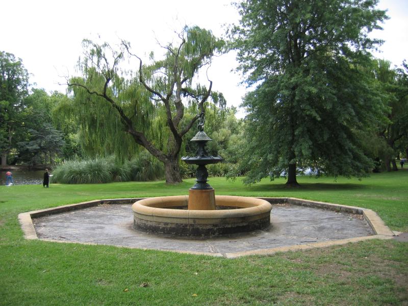 Castlemaine - Castlemaine Botanical Gardens - Fountain