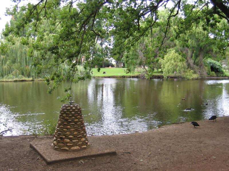 Castlemaine - Castlemaine Botanical Gardens: Lake Joanna