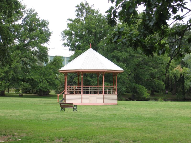 Castlemaine - Castlemaine Botanical Gardens: Rotunda