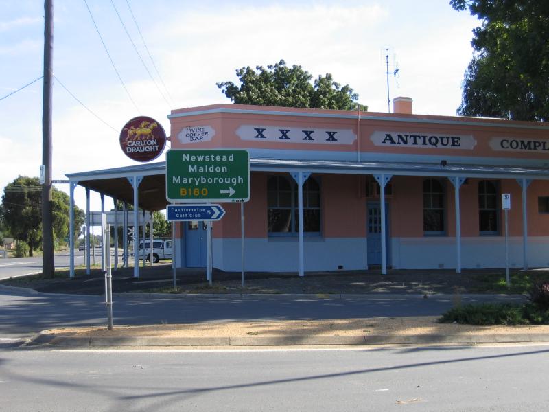 Castlemaine - Western outskirts of Castlemaine: View south-west along Johnstone St at Elizabeth St
