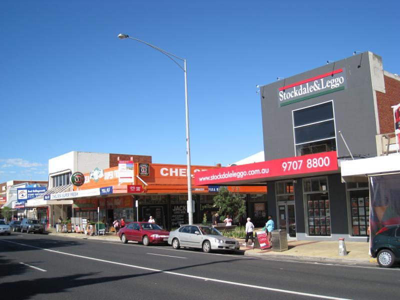Chelsea - Shops and commercial centre along Nepean Highway: View south along Nepean Hwy towards The Strand