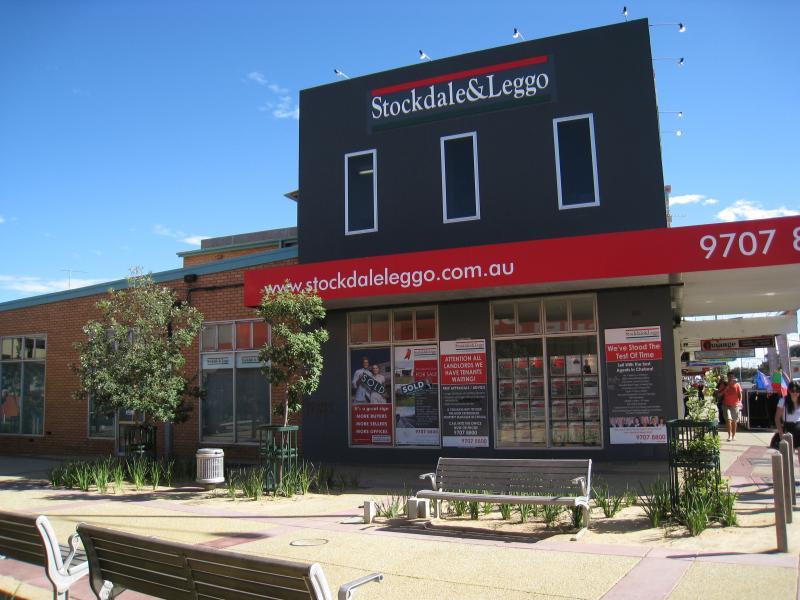 Chelsea - Shops and commercial centre along Nepean Highway: View north across The Strand at Nepean Hwy