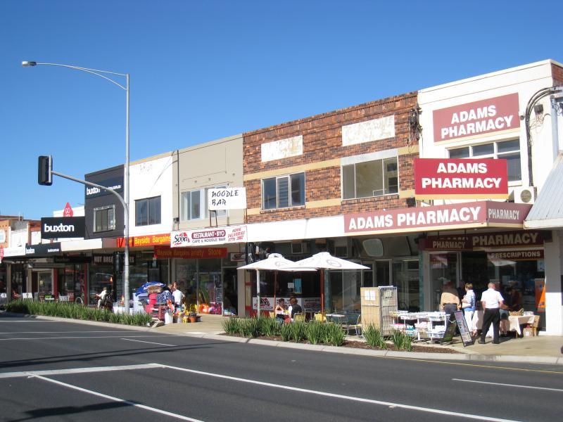 Chelsea - Shops and commercial centre along Nepean Highway: Shops along west side of Nepean Hwy just south of The Strand