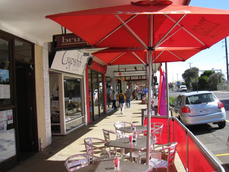 Chelsea - Shops and commercial centre along Nepean Highway: Footpath in front of shops along Nepean Hwy, south of The Strand