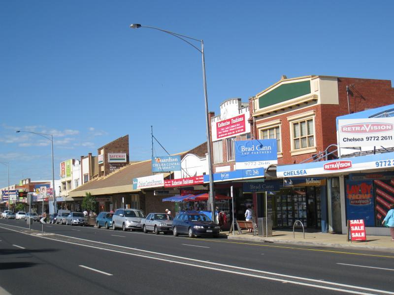 Chelsea - Shops and commercial centre along Nepean Highway: View south along Nepean Hwy, south of The Strand