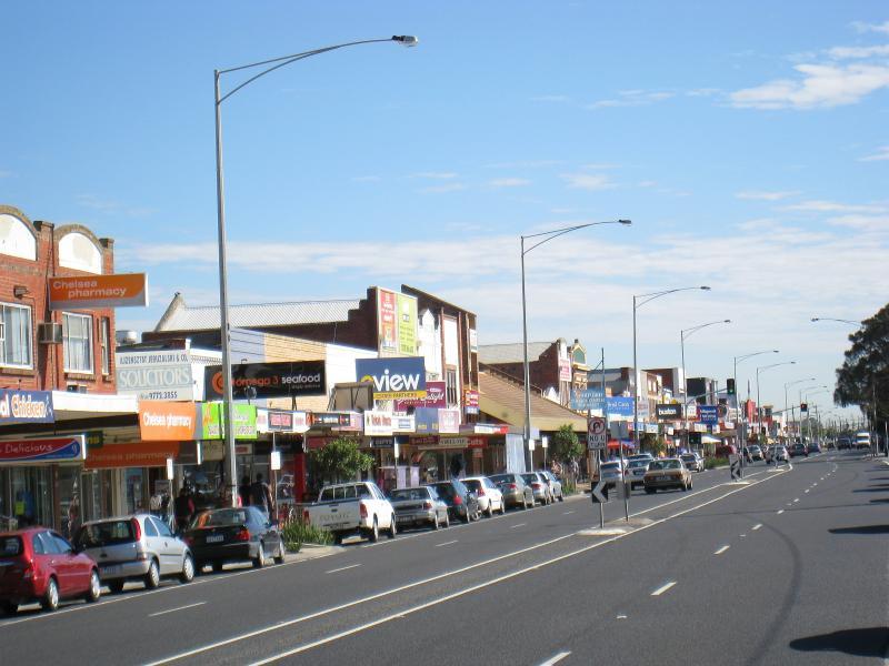 Chelsea - Shops and commercial centre along Nepean Highway: View north along Nepean Hwy between Swansea Rd and The Strand