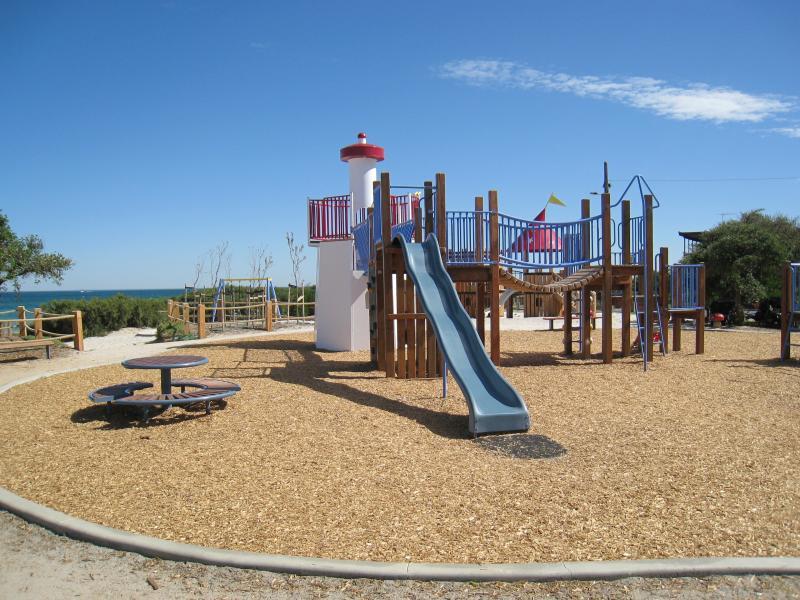 Chelsea - Victory Park, Camp Street: Playground overlooking beach