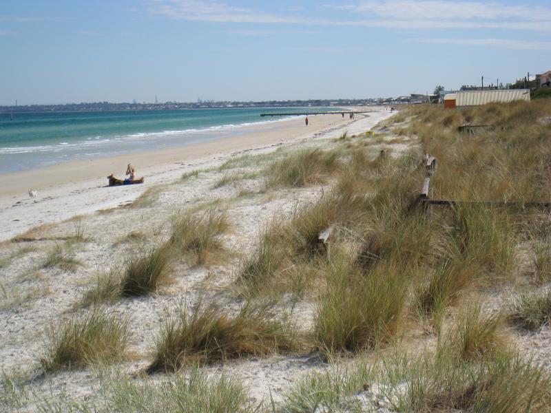 Chelsea - Beach and foreshore south of pier: Northerly view along beach