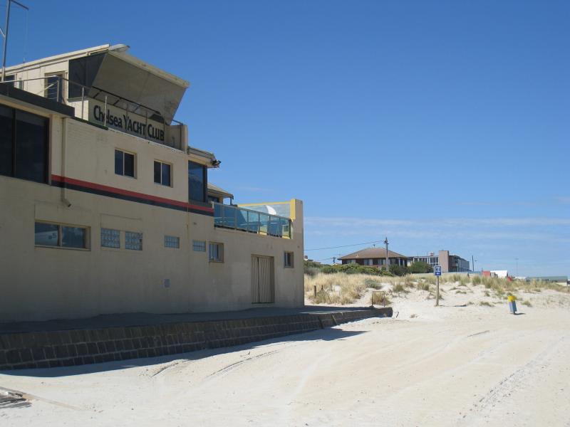 Chelsea - Beach and foreshore around pier and north of pier: View south along beach at Chelsea Yacht Club