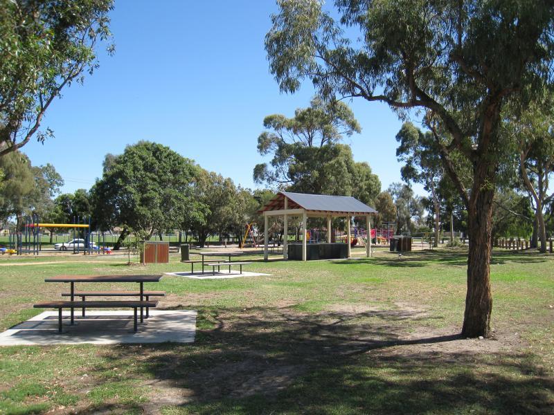 Chelsea - Bicentennial Park: Picnic areas and playground near Scotch Pde