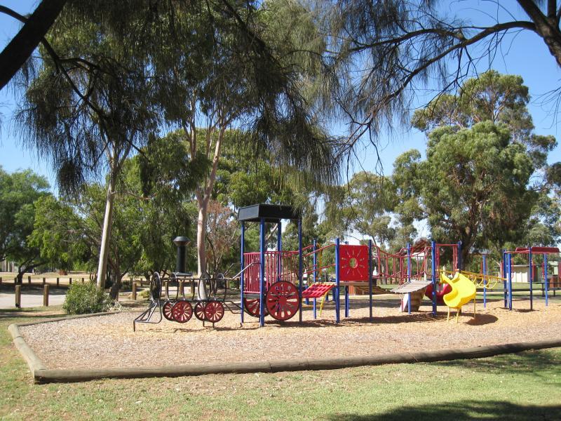 Chelsea - Bicentennial Park: Playground near Scotch Pde
