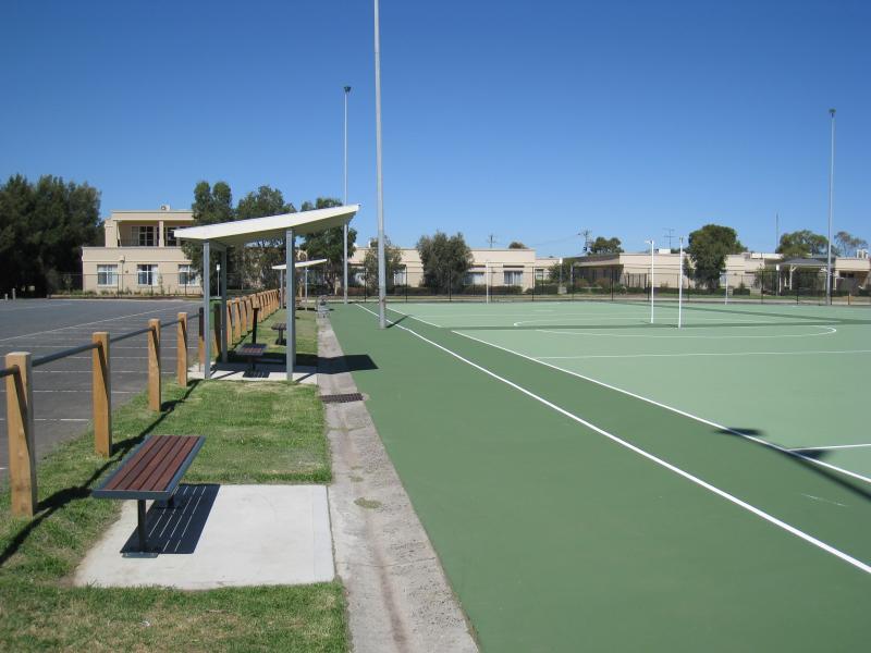 Chelsea - Bicentennial Park: Netball courts near southern end of park