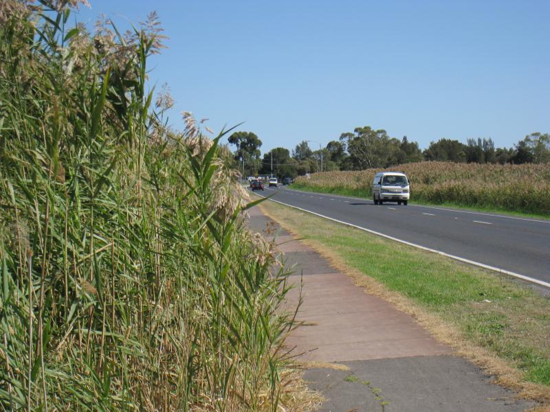 Chelsea - Edithvale-Seaford Wetlands, viewing areas along Edithvale Road: View south-west along Edithvale Rd at entrance to car park near Kestrel Cl
