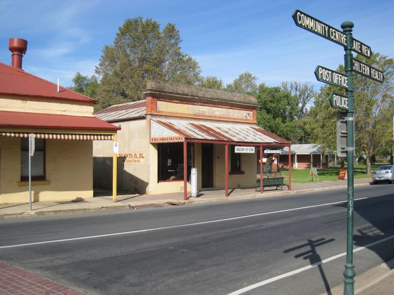Chiltern - Shops and commercial centre, Conness Street and Main Street: View south along Main St just south of Conness St